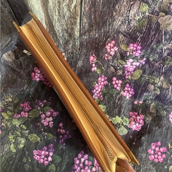 Rare Limited Edition Cakeworthy Hocus Pocus Book of Spells Clutch - Picture 3 of 12